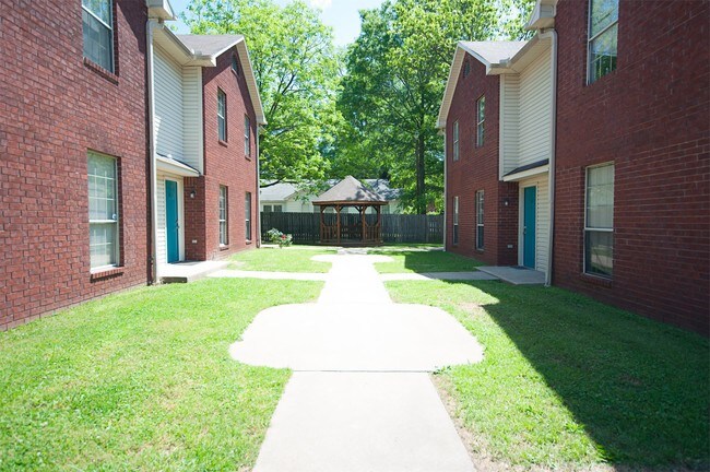 Building Photo - 1536 Clifton St
