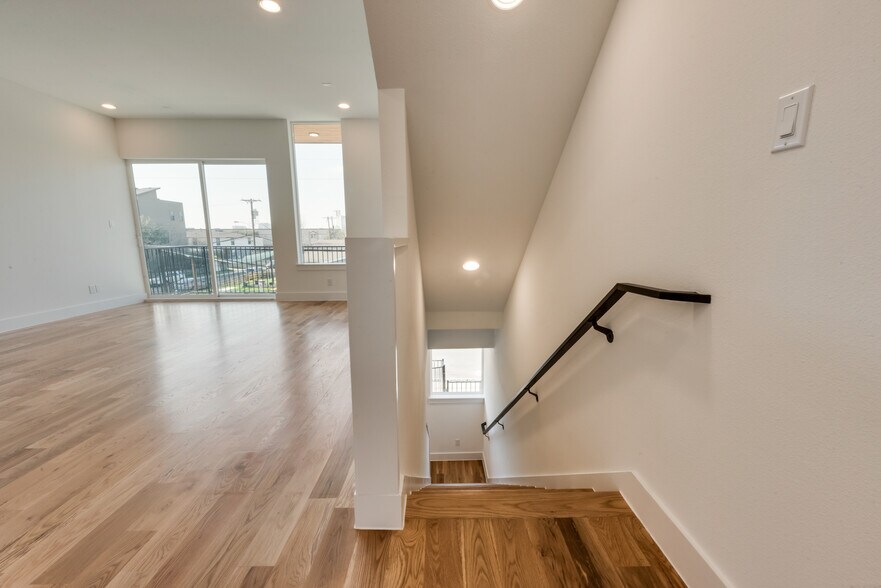 Building Photo - 1906 Annex Ave