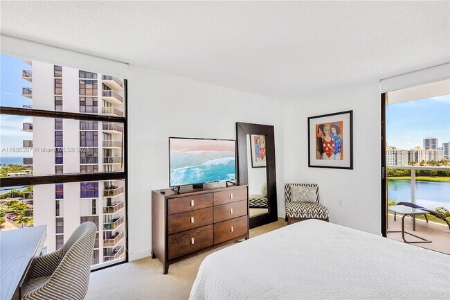 Building Photo - 3701 N Country Club Dr