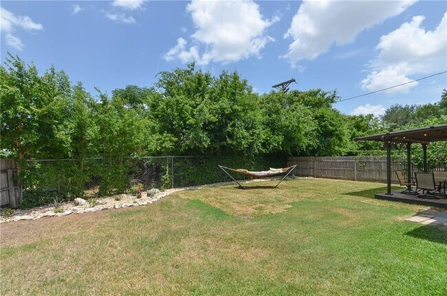 Building Photo - 1101 Deep Wood Dr