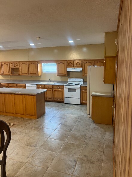 Building Photo - 19659 Young St