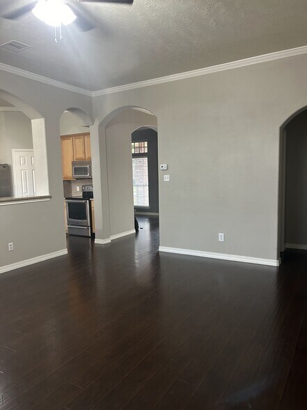 Building Photo - 3527 Pine Valley Dr