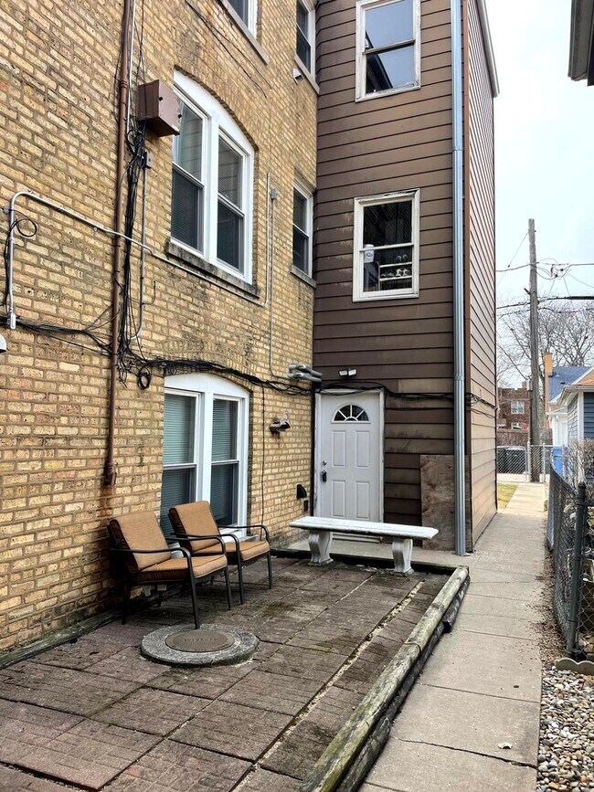 Building Photo - 6010 W Seminole St