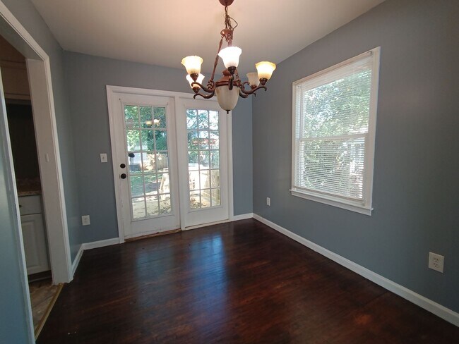 Building Photo - Half off first month rent move in special