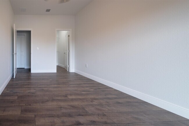 Building Photo - 333 NW 41st St