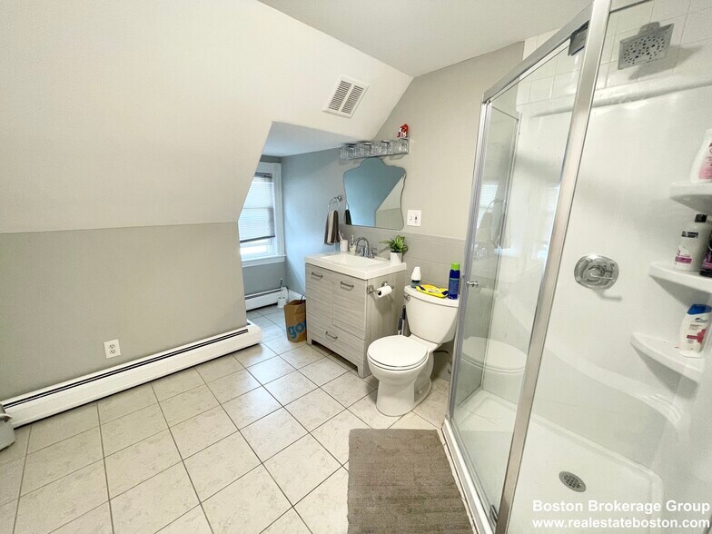 Building Photo - 31 Falcon St