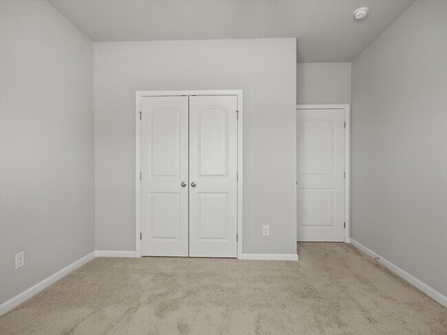 Building Photo - 227 Poplar Hollow Dr