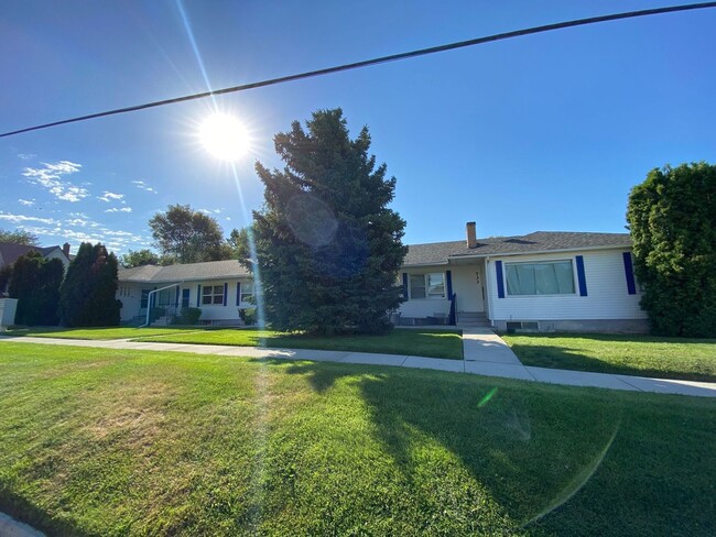 Building Photo - Nice Apartment Near College of Idaho