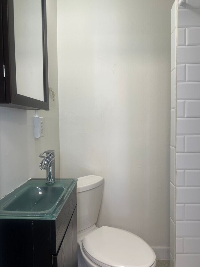 Building Photo - One bedroom in the Heart of Downtown Golden!