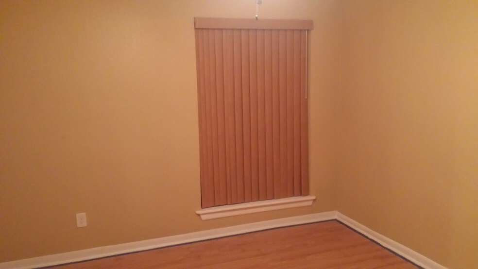 Building Photo - 2820 S Bartell Dr