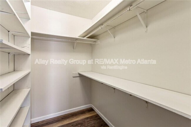 Building Photo - 2701 Cumberland Ct SE