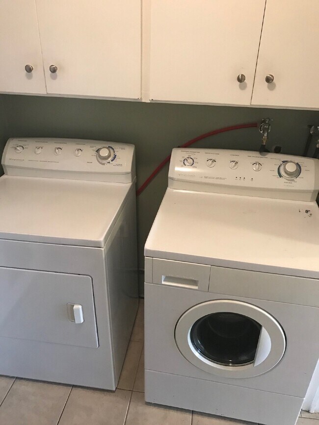 Building Photo - 2BR/1BA in University Hills with Huge Yard...
