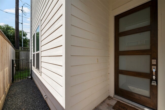 Building Photo - 1606 Westside Gardens Ln
