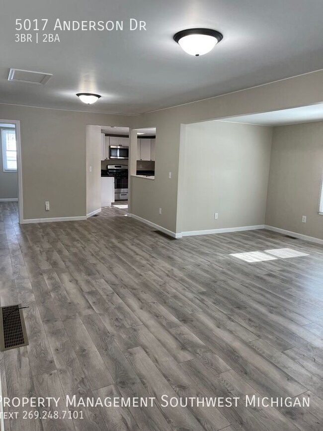 Building Photo - 5017 Anderson Dr