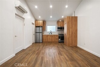 Building Photo - 6617 Farralone Ave