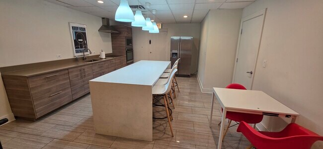 Building Photo - 1221 N Dearborn Pkwy