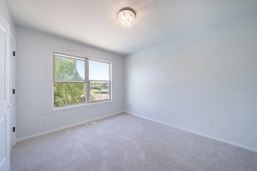 Building Photo - 14011 E Watson St