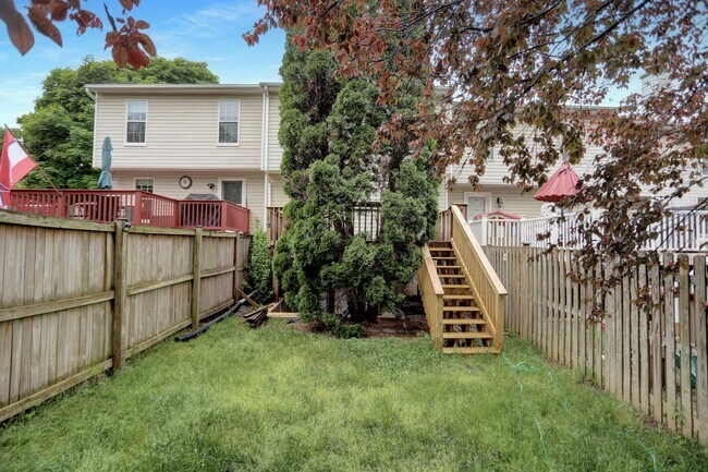 Building Photo - Charming 3-Bedroom Townhome for Rent in Ab...