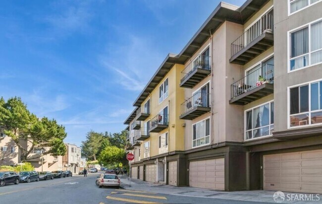 Building Photo - 646 Corbett Ave