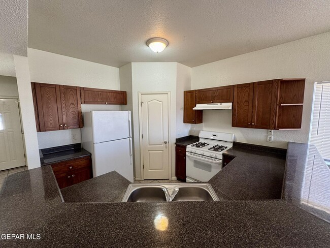 Building Photo - 5916 Cielo Del Rey Pl