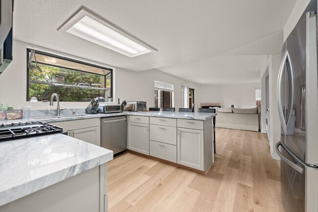 Primary Photo - 5 bed/3.5 Bath House - Walk to SDSU!