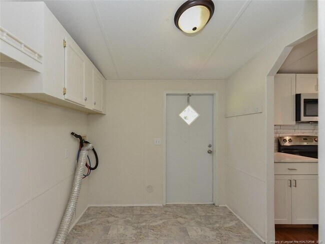 Building Photo - 6124 Heath Hawkins Ct