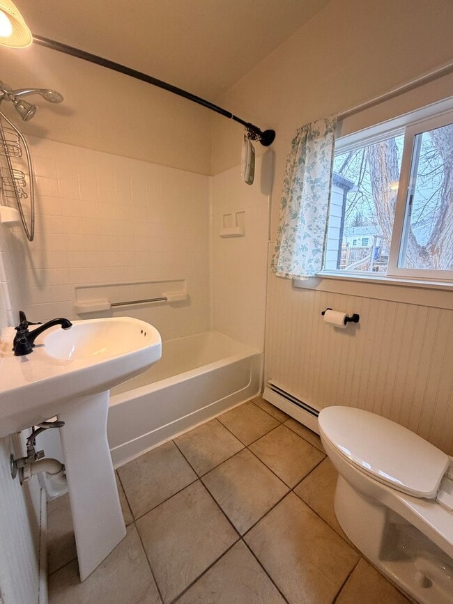 Building Photo - RENTAL 3 Bed Home w/ Garage Workshop & Fenced Yard