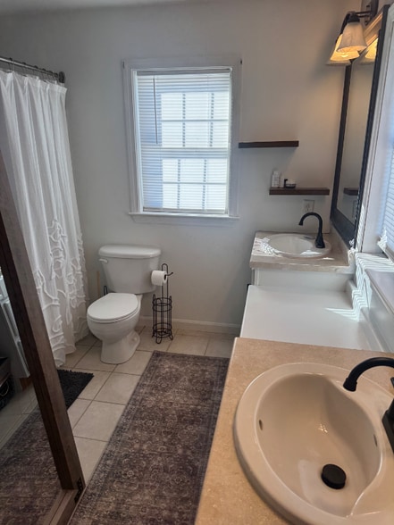 Building Photo - 434 Horseback Rd