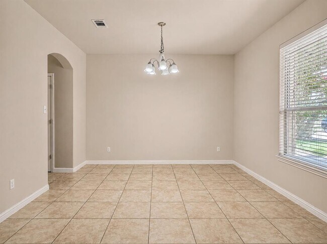Building Photo - 210 Arrowhead Trail