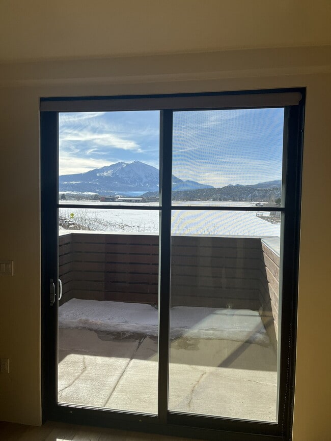 Building Photo - Contemporary 2 bed, 2.5 bath condo in Carbondale w/ stellar Mt. Sopris views