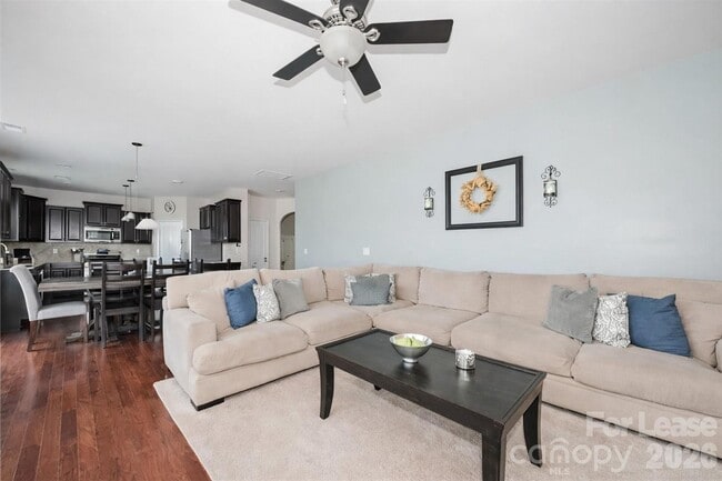 Building Photo - 10391 Hillsborough St