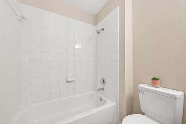 Building Photo - 1646 Martin Lake Dr