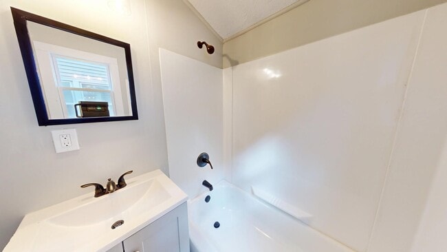 Building Photo - Stockyards Area - 2 Bedrooms - Single Fami...