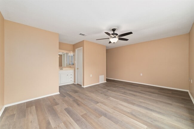 Building Photo - 14250 Laffite Dr