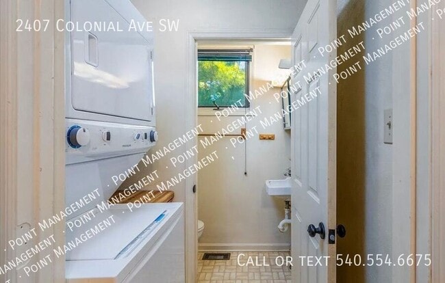 Building Photo - 2407 Colonial Ave SW