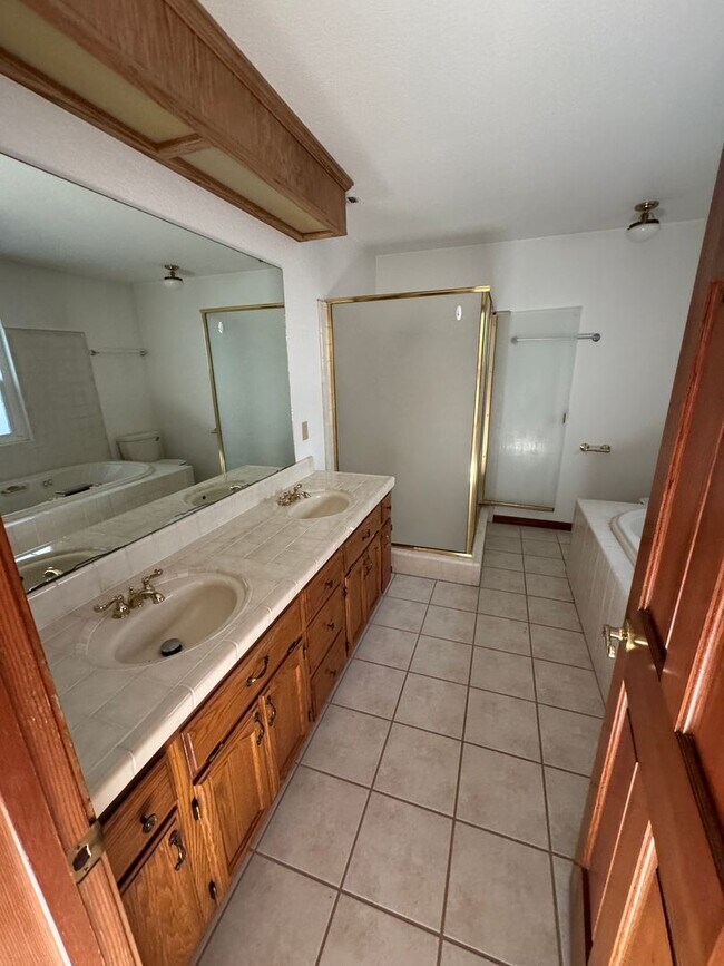 Building Photo - 2119 St Anton Dr