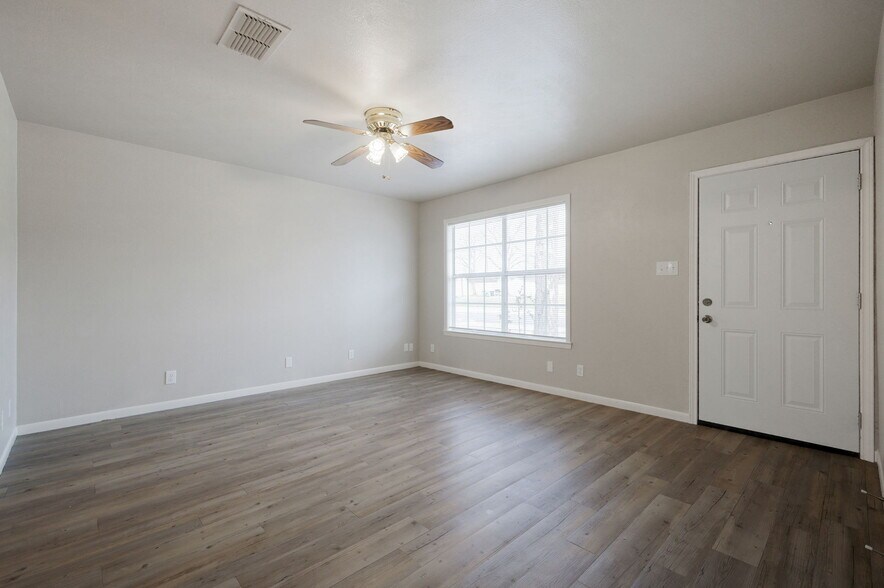 Building Photo - 608 Uland St