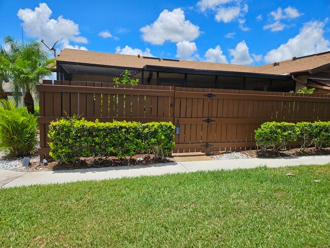 Building Photo - 15451 Crystal Lake Dr