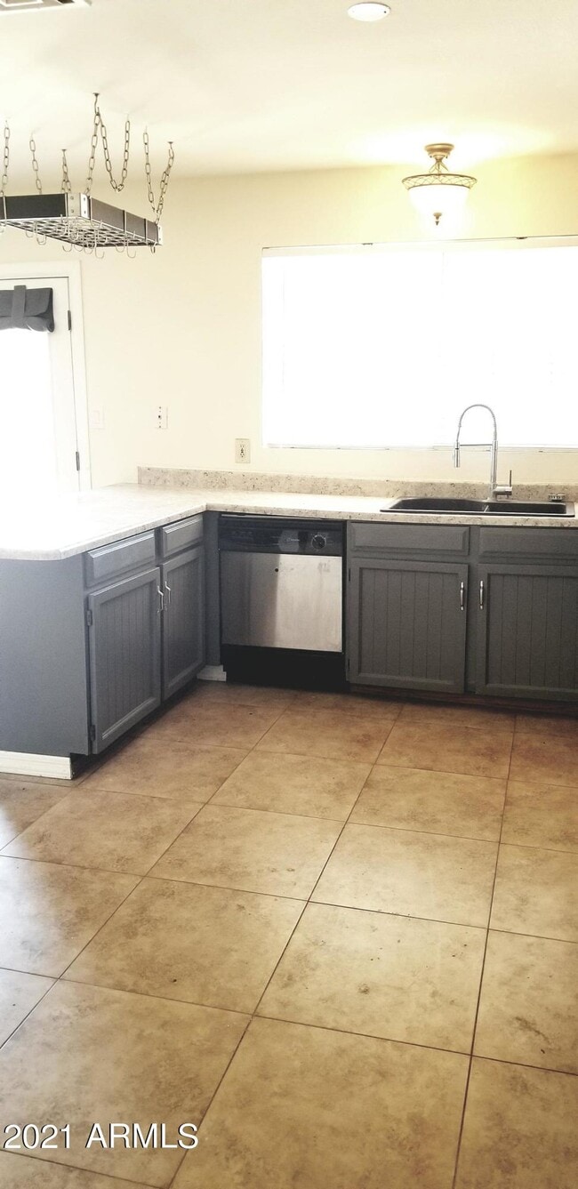 Building Photo - 3825 W Libby St