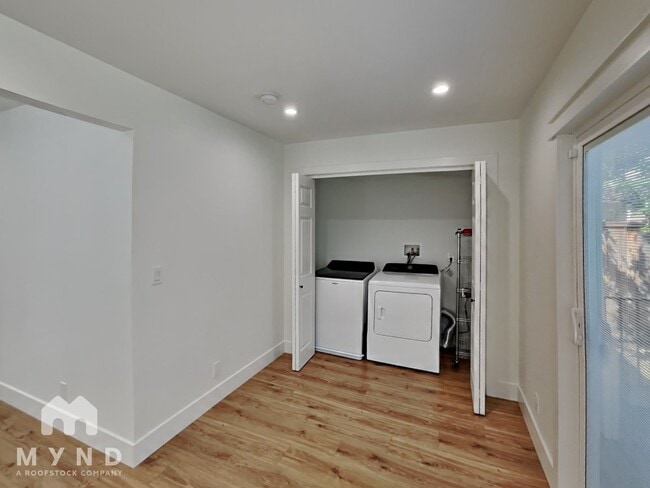 Building Photo - 3732 Buell St