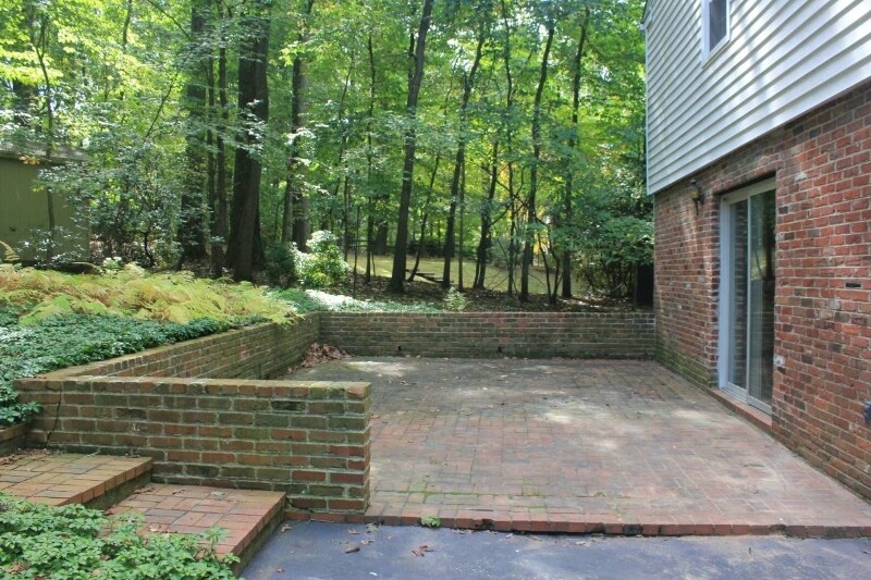 Building Photo - 734 Trephanny Ln