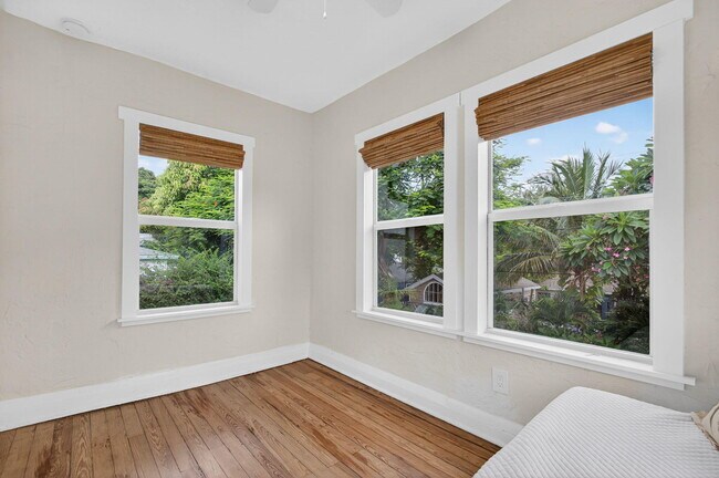Building Photo - 825 34th St