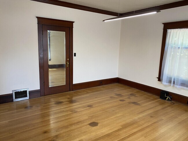 Building Photo - 1614 SE 22nd Ave