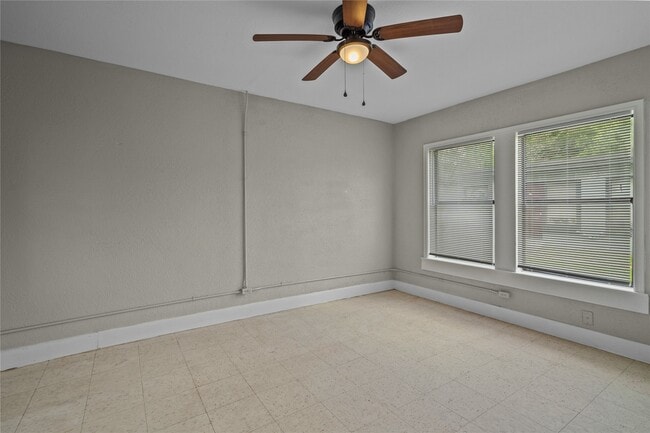 Building Photo - 826 3rd Ave N