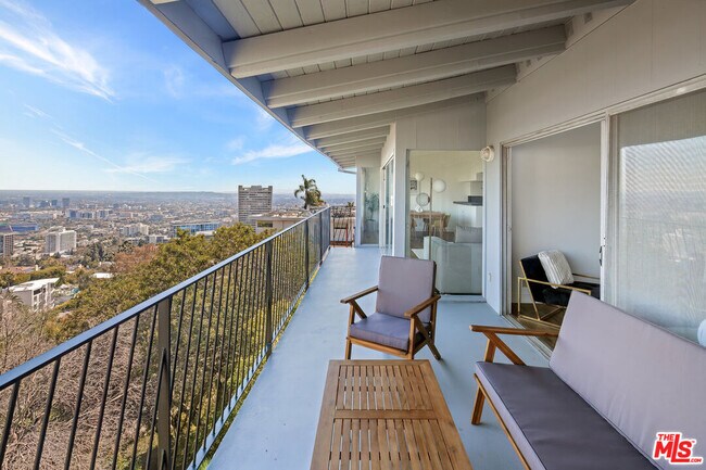 Building Photo - 9432 Sierra Mar Pl