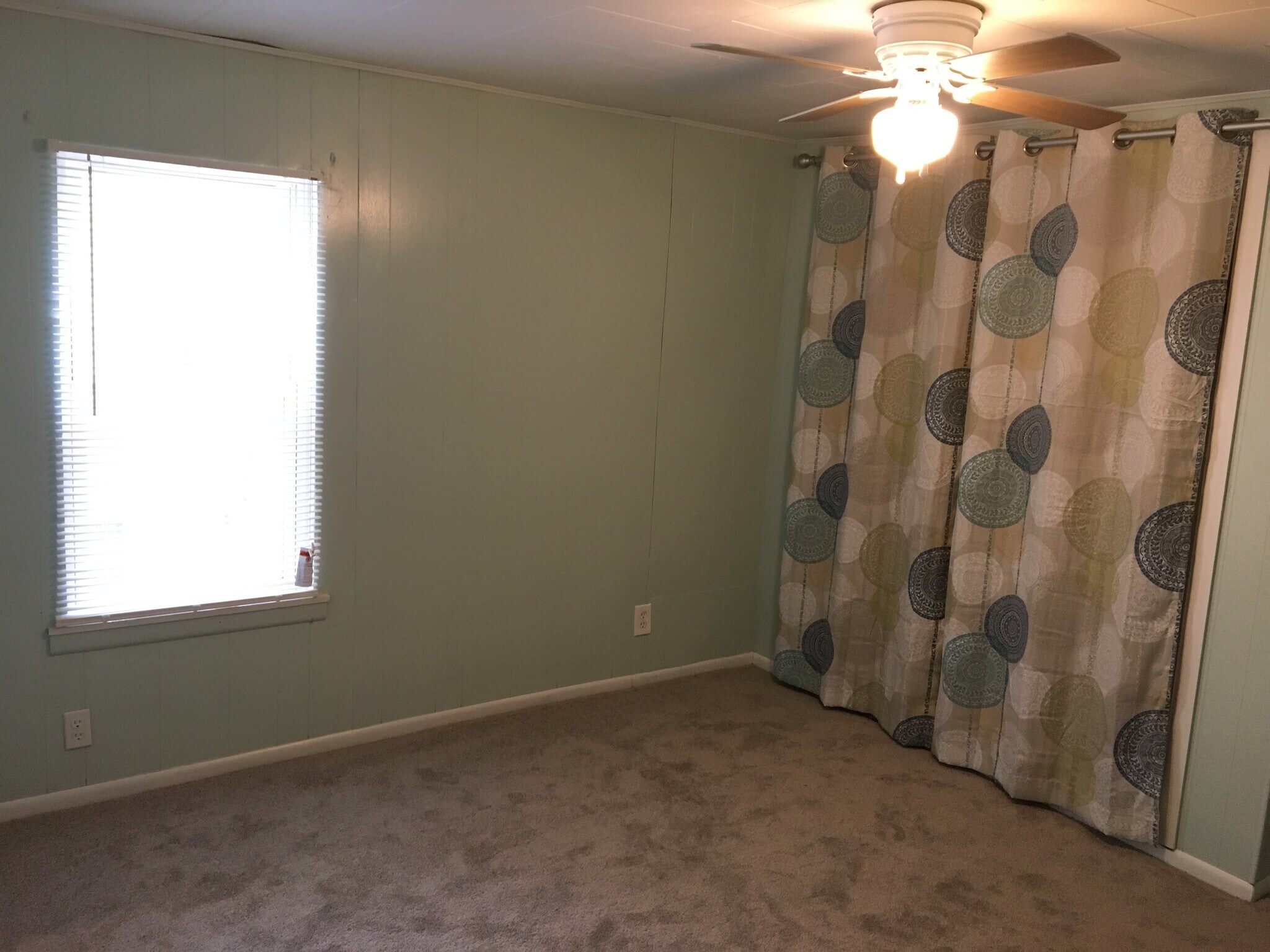 Building Photo - 1120 5th Avenue