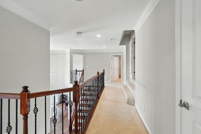 Building Photo - Five Bedroom House in Deerfield Township!