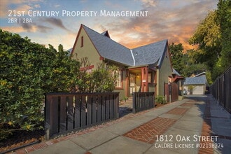 Building Photo - 1812 Oak St