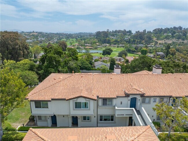Building Photo - 30902 Club House Dr