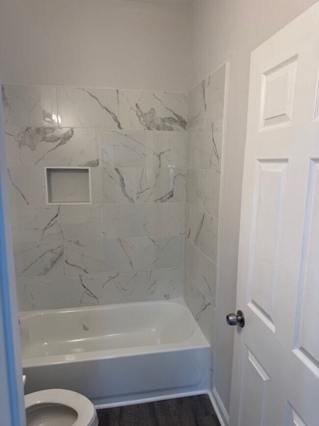 Building Photo - Beautifully Updated Townhome in Prime Location – Move-In Ready!